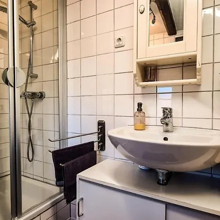 Ferienhaus-unter-reet-„ole-leev“ 펜션